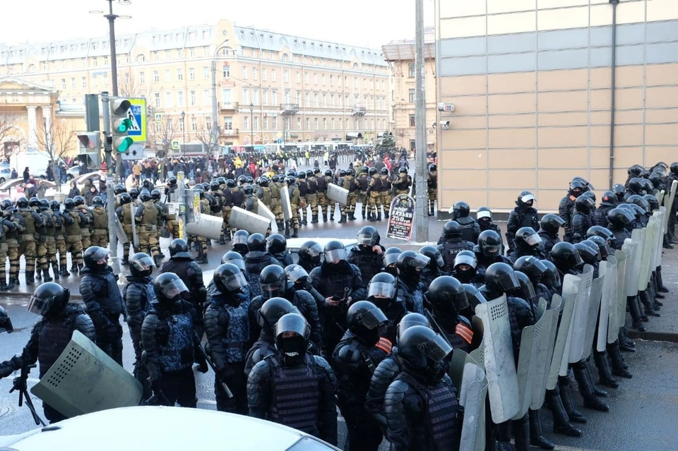 В центре Петербурга проходит несогласованная акция протеста.