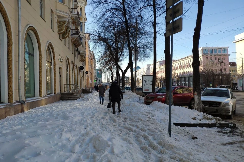 По таким тротуаром не одна коляска не проедет. Фото: читатель КП