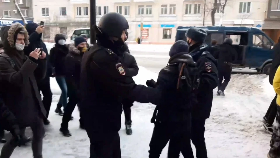 Игоря Громова доставили в отделение полиции и сразу отпустили. Фото: скриншот видео "Арктического обозревателя"