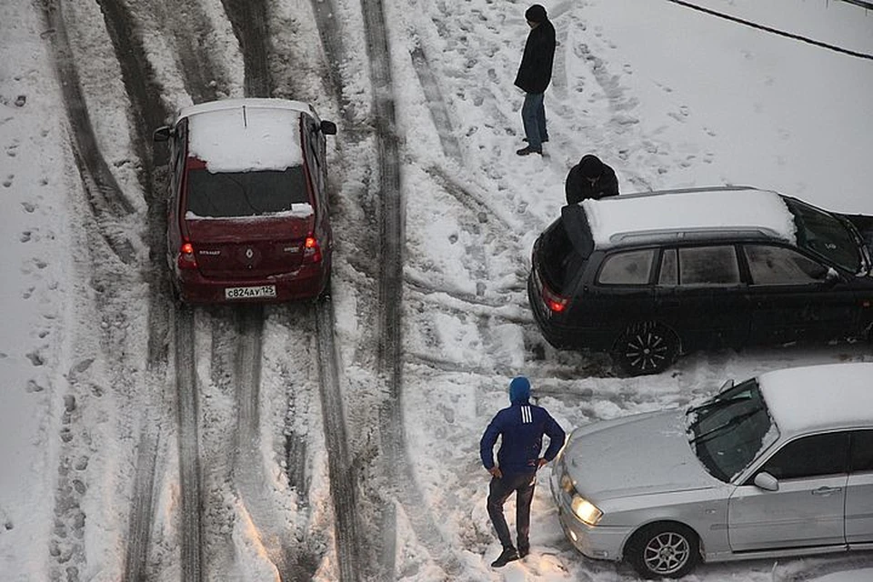 На дорогах гололедица и снежный накат
