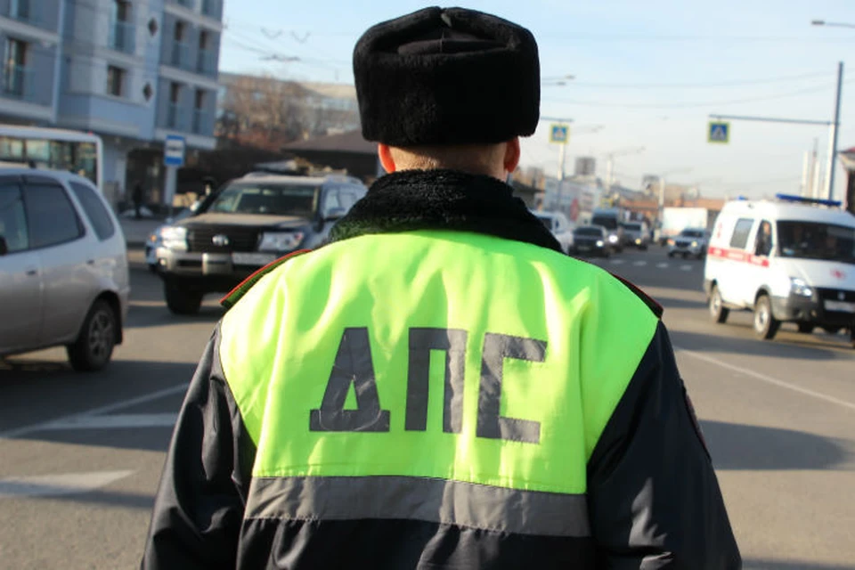 Полицейские из Братска помогли замерзающей на трассе дальнобойщице из Челябинска
