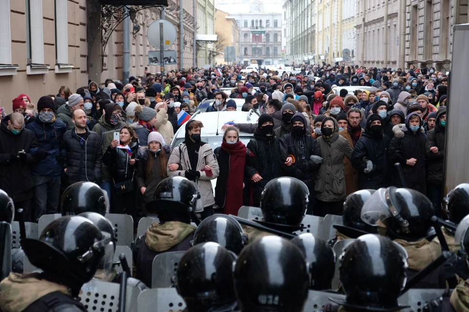 Матери девочки, задержанной на незаконной акции в Петербурге, может грозить уголовное дело