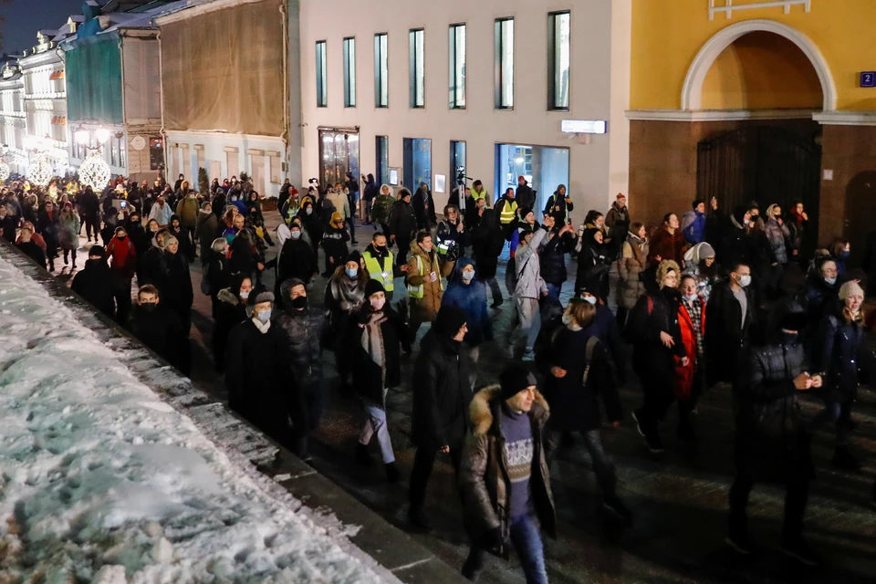 Вечером во вторник в центре Москвы сторонники Алексея Навального вышли на акцию после вынесения приговора политику