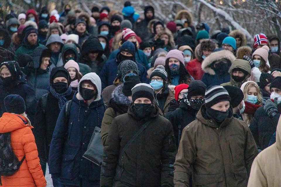 Три человека получили наказание в виде административного ареста сроками на 3, 4 и 7 суток, и 8 человек - в виде административных штрафов на суммы от 10 до 25 тысяч рублей.