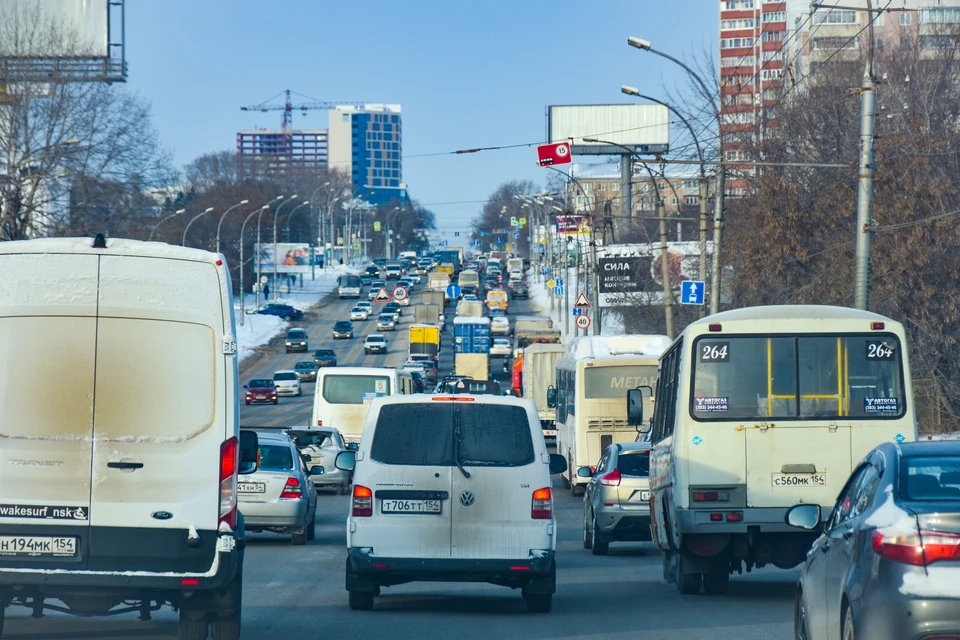 Движение затруднено во всем городе.