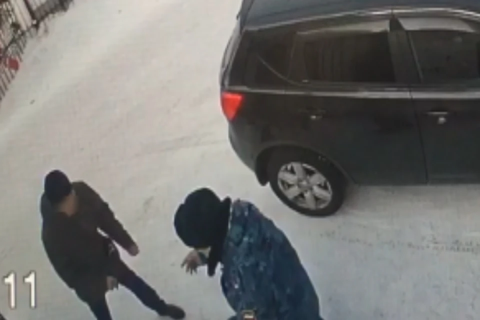Момент нападения зафиксировала камера видеонаблюдения. Фото: СУ СК России по Иркутской области