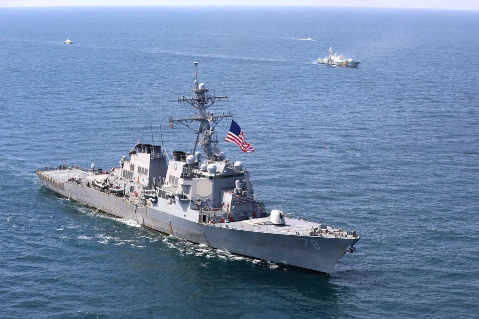 Эсминцы ВМС США Портер и Дональд Кук провели операцию в Черном море.