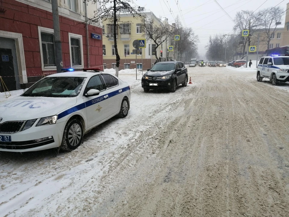 Возле здания УМВД в Орле «Тойота» сбила пешехода. Фото: Госавтоинспекция по Орловской области