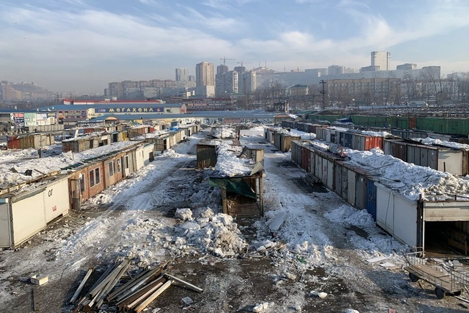 Во Владивостоке сносят рынок на Спортивной