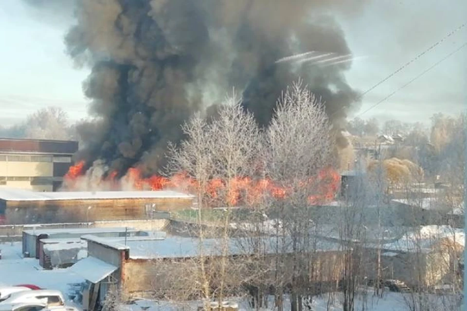 Пожар в производственном цеху на Выборгском шоссе в Петербурге 10 февраля