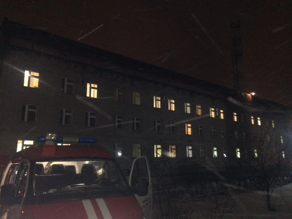 Горящая крыша не повлияла на работу больницы