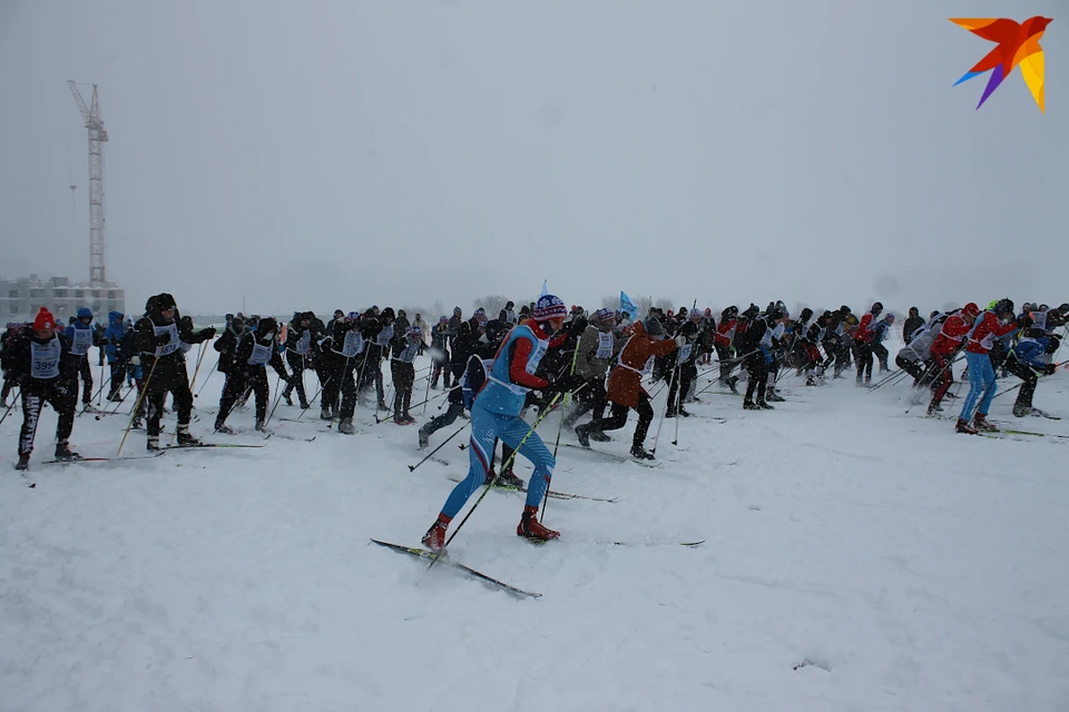 В Твери сотни людей, несмотря на метель, вышли на старт «Лыжни России – 2021».
