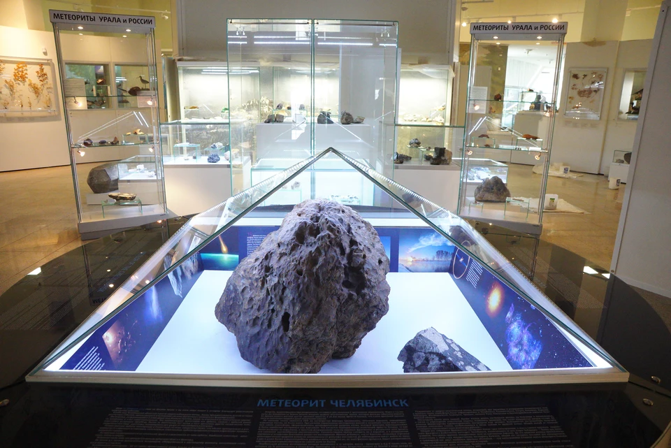 Метеорит разлетелся на тысячи осколков, некоторые из которых до сих пор не нашли.