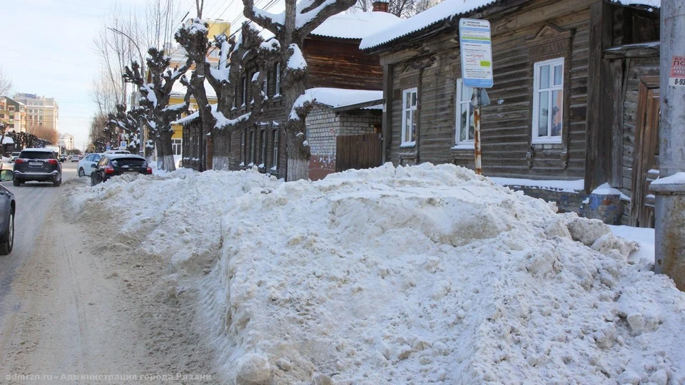 Бурмистров убедился, что платные парковки в Рязани завалены снегом.
