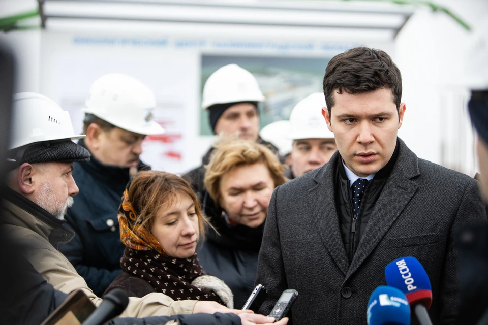 Глава региона хочет, чтобы подрядчики по госконтрактам рассчитывались с рабочими по безналу.