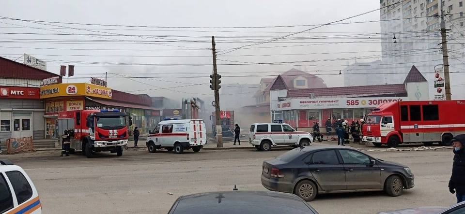 Дорогу на улице Качинцев перекрыли.
