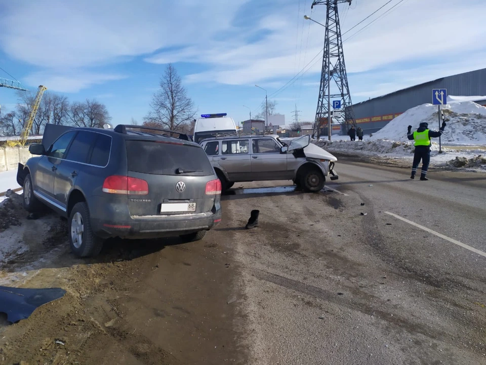 В ДТП пострадал водитель отечественного авто и его пассажирка