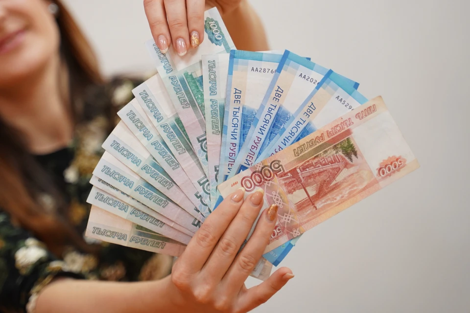 В течение года предприимчивая женщина обогащалась за чужой счет.