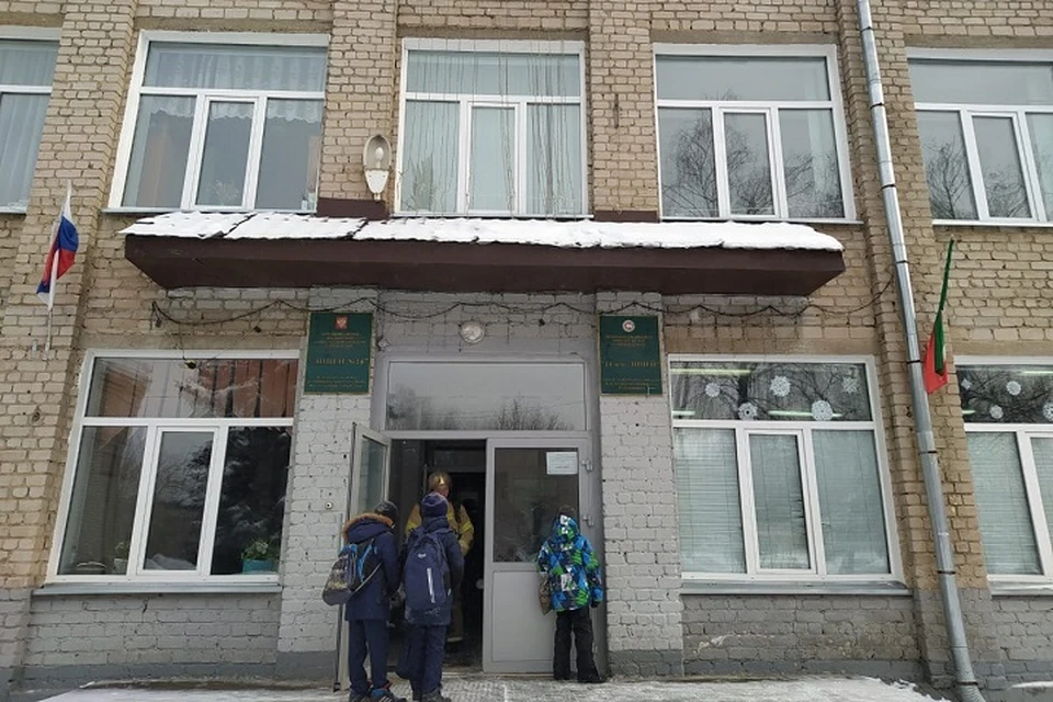 Информация о пожаре не подтвердилась и уроки вскоре возобновились.