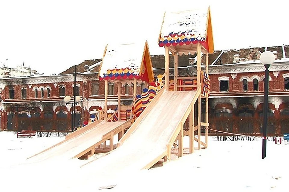 В Красноярском крае 5-летняя девочка упала с деревянной горки. Фото: "Канск 5 канал"