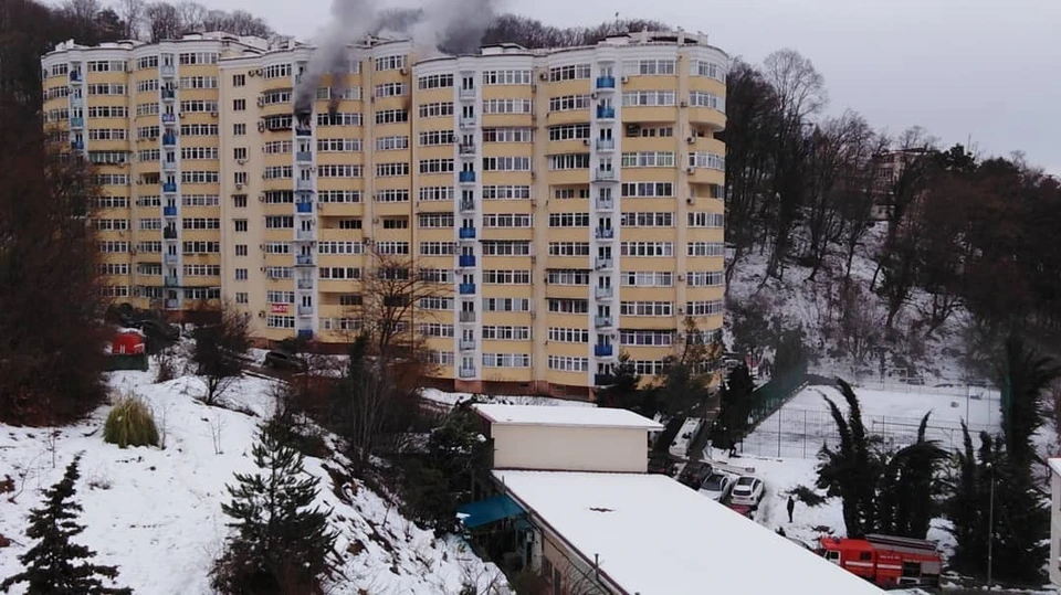 Пожар на улице Яблочной в Сочи. Фото: Виктория Анипченко
