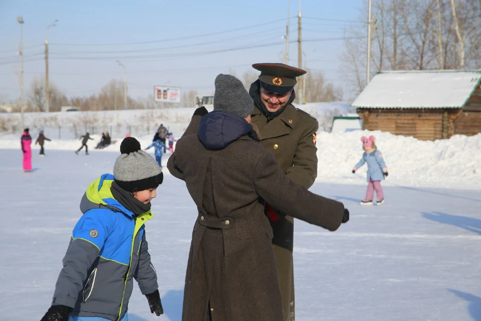 Красноярцы с удовольствием наряжались в форму