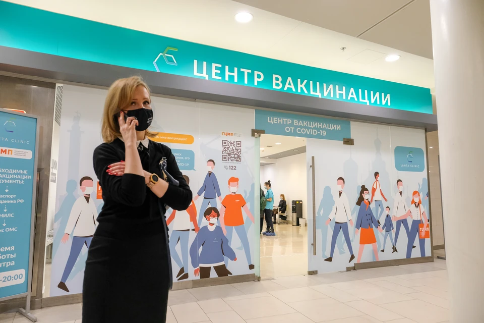 Центры вакцинаици от коронавируса открылись в петербургских ТЦ 24 февраля.