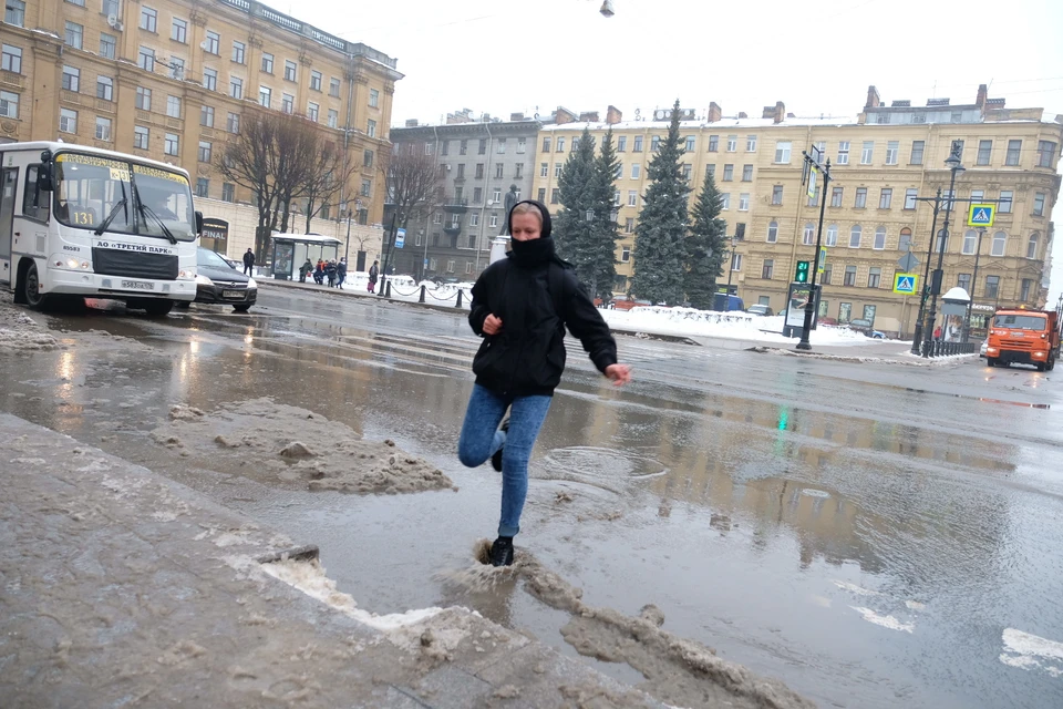 В пятницу петербуржцев ждет все та же слякоть.