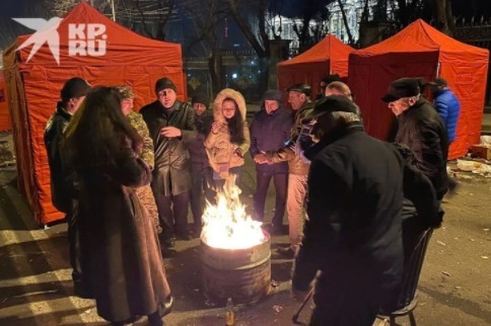 Противники Пашиняна прибывают в палаточный лагерь в Ереване