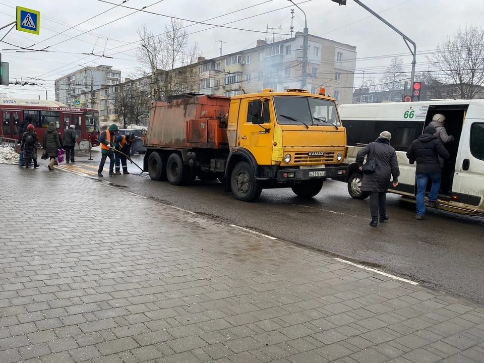 В Заречье из-за ремонта дороги скопилась пробка: работы проводили в самый час-пик
