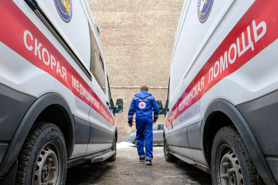 Восьмилетнего мальчика госпитализировали со скалодрома с переломами обоих бедер.