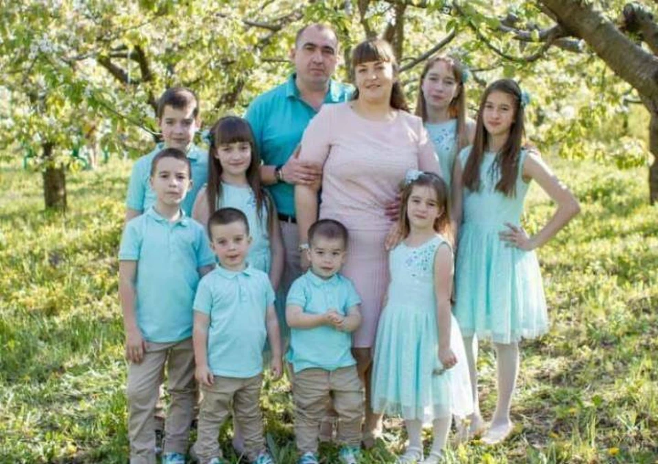 Павел и Елена Коноваловы воспитывают восьмерых детей. Фото: предоставлено героем публикации