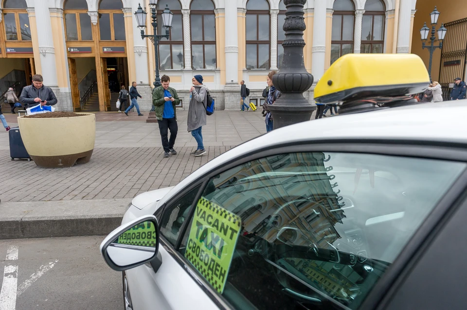 Гербы Петербурга могут появиться на такси.