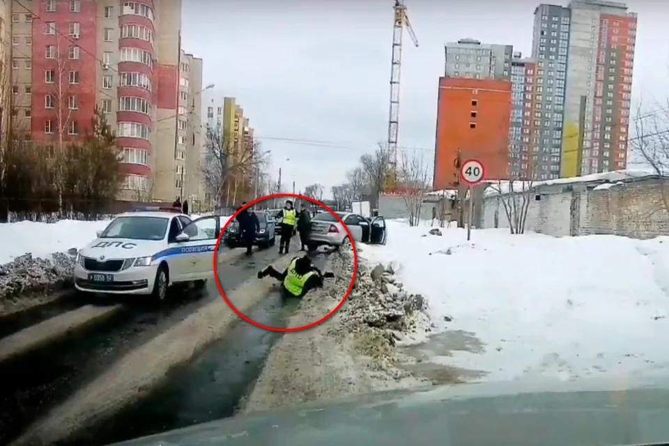 Появилось видео нападения пьяных рязанцев на сотрудников ГИБДД. Фото: ПУВР.