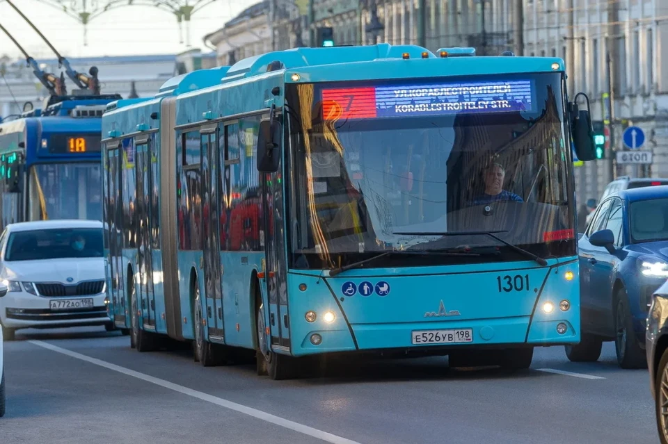 В Смольном одобрили шесть транспортных маршрутов для перевозки пассажиров на чемпионате Европы по футболу.