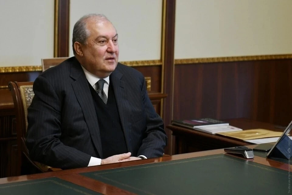 Президент Армении оспорил увольнение главы Генштаба в конституционном суде