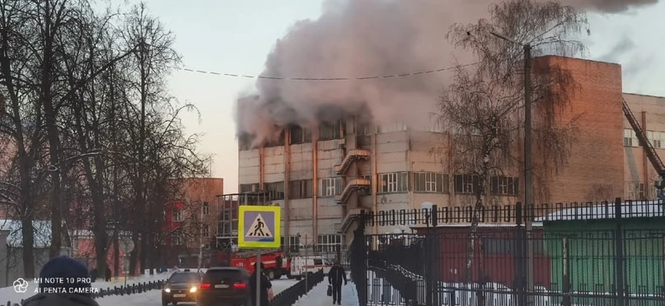 Пожар на заводе ЗИД во Владимирской области. Фото из группы "Подслушано Ковров"