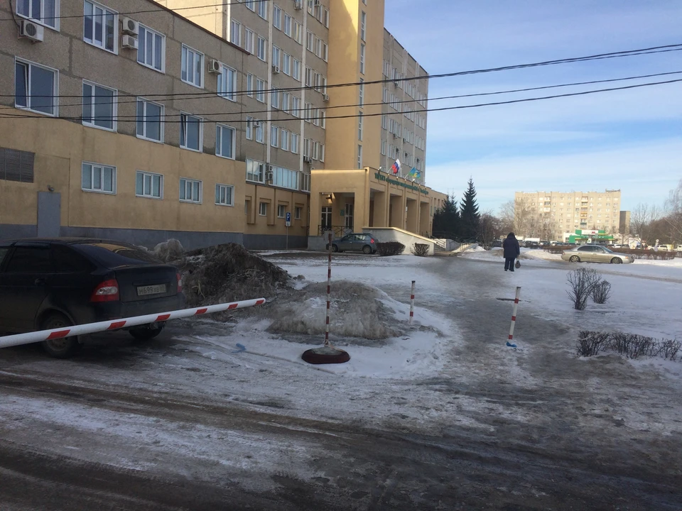 У поликлиники негде оставить машины