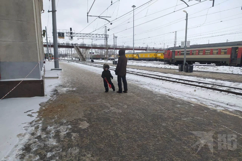 В 13:20 вокзал Рязань-1 полностью опустел. Ретропоезда люди так и не дождались.