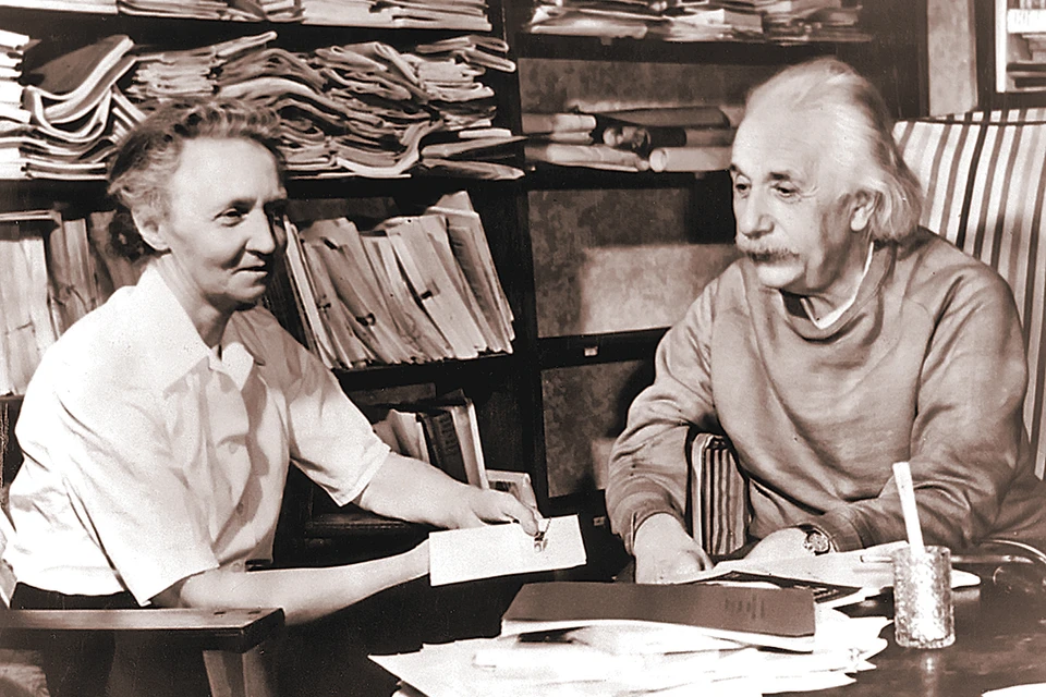Двум нобелевским лауреатам - Ирен Кюри и Альберту Эйнштейну - было что обсудить во время их встреч. Фото: Daily Herald Archive/globallookpress.com