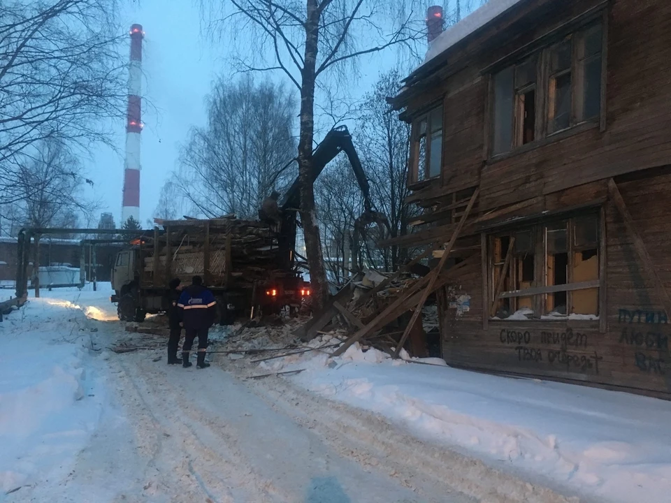 Даже не огородили опасную зону.