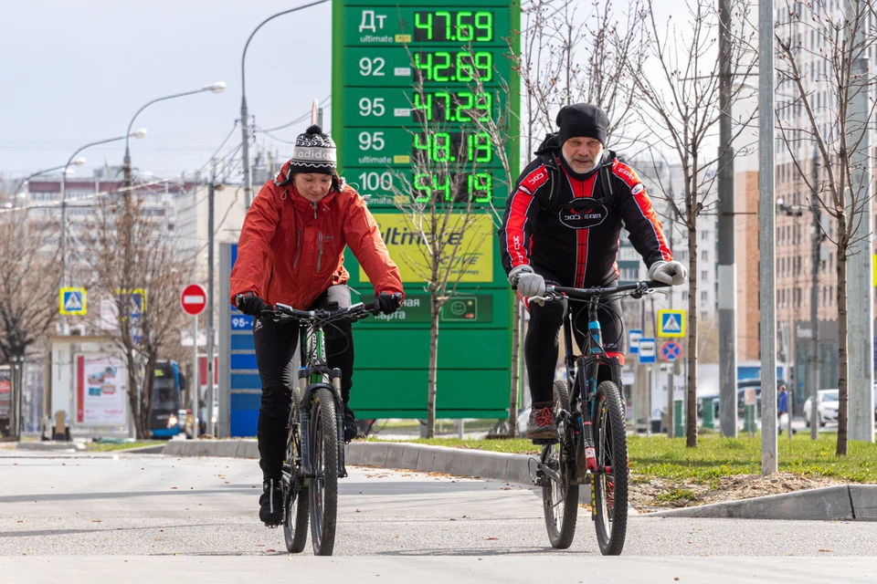 Семейная велопрогулка в большом городе может стать доброй традицией, но отнюдь не безопасной.