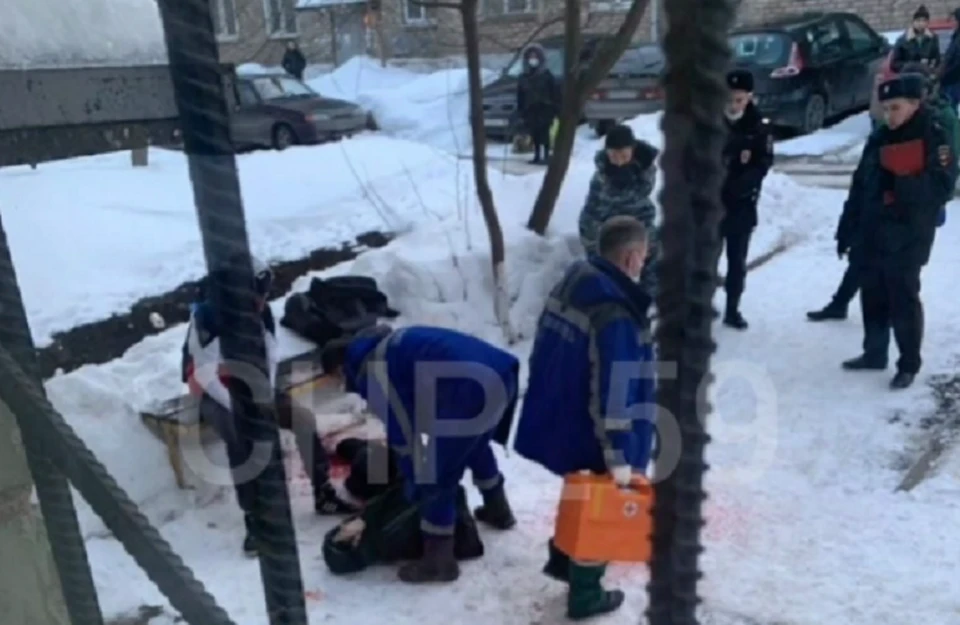 Молодой человек скончался на месте, до приезда "скорой помощи". Фото: СНР_59