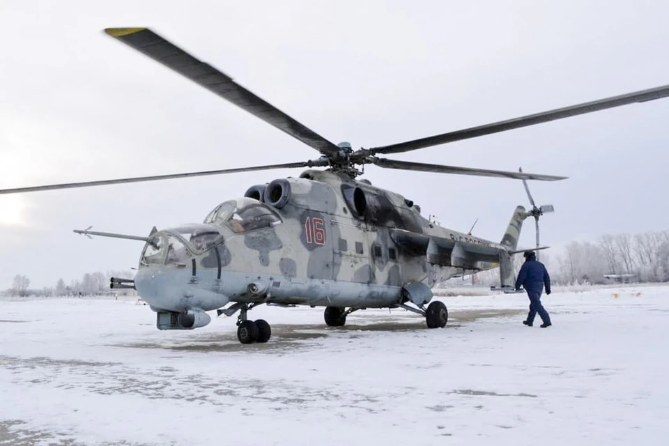 Вертолетчики учились искать противника ночью и садить боевую машину на неподготовленную площадку. Фото: ЦВО