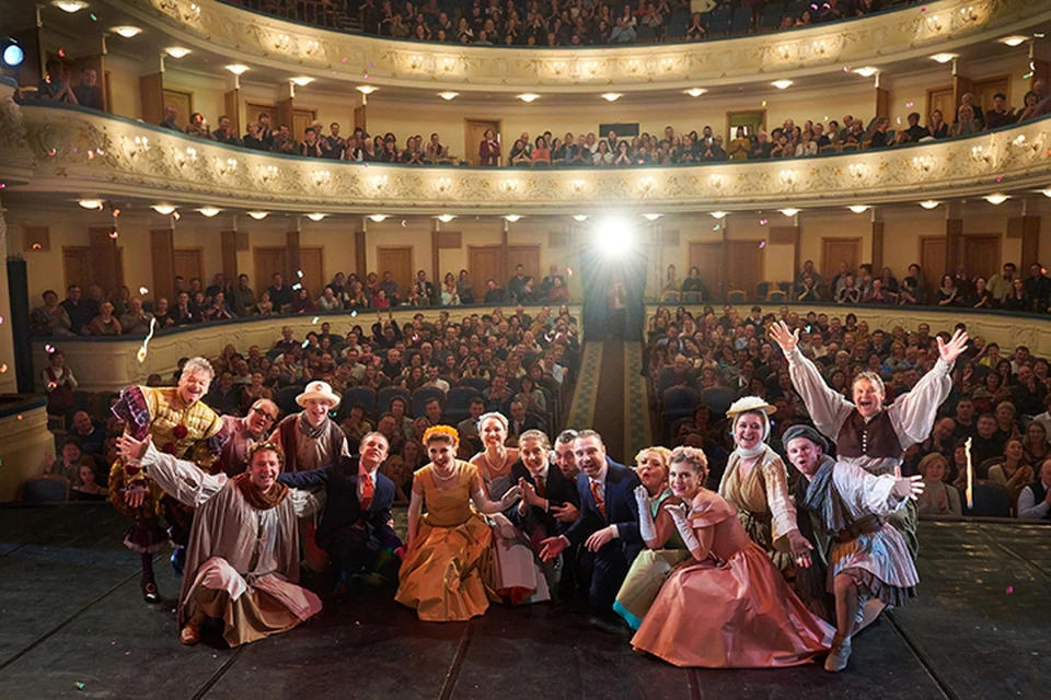 День театра – 27 марта: Как искали костюм Маугли и почему артисты здороваются со сценой.