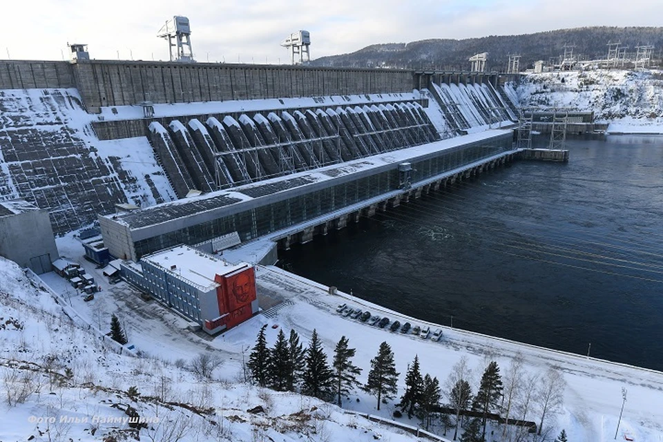На Красноярской ГЭС стартовал проект по замене семи силовых трансформаторов станции. Фото: пресс-служба Красноярсокй ГЭС.