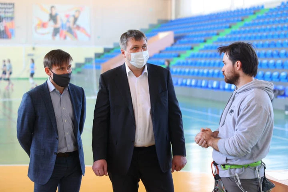 Глава города Иван Носков проверил готовность скалодрома на базе ФОКа «Ока».