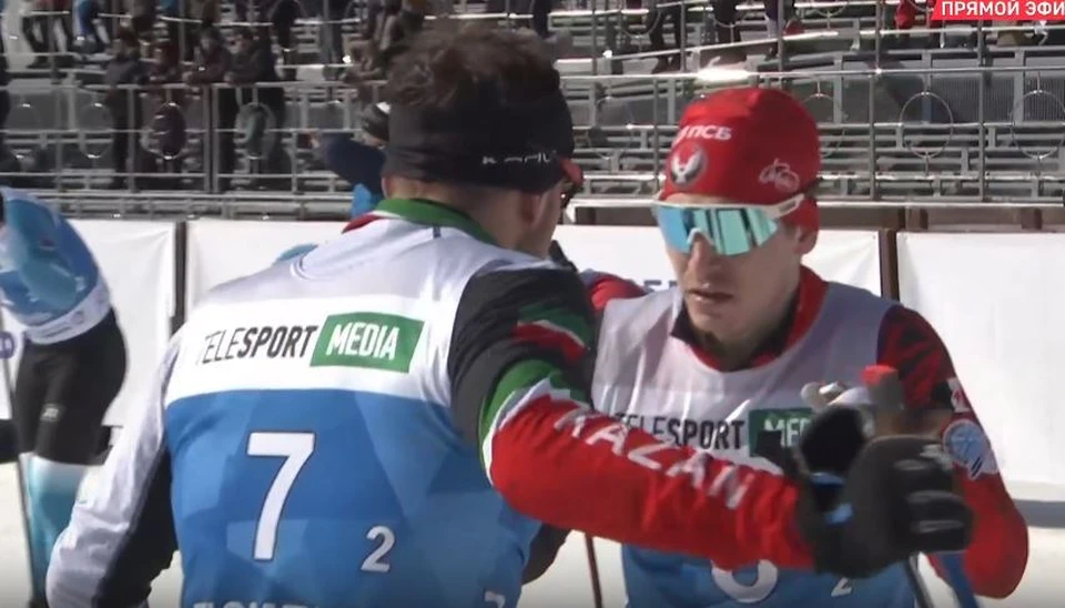 Гонка на чемпионате России по лыжным гонкам-2021 в Тюмени, где снова победил Большунов, завершилась скандалом. Скриншот из видео.