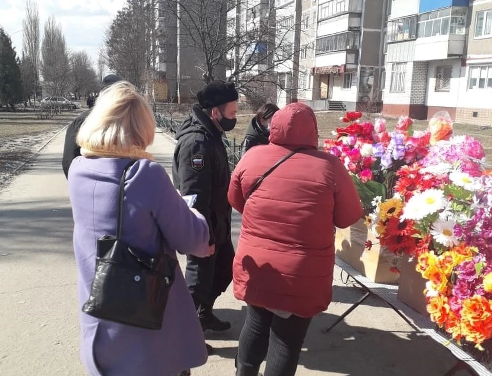 На улице Косухина и проспекте Дружбы судебные приставы изъяли товар у трех торговцев