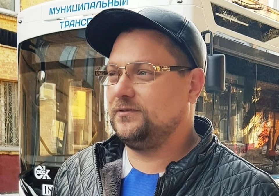 Омский водитель вытащил девушку из-за перил моста. Фото: пресс-служба омской администрации
